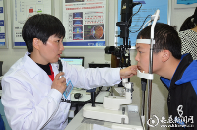 返校季&ldquo;小眼镜&rdquo;又多了 专家:防控近视建议试配角膜塑形镜