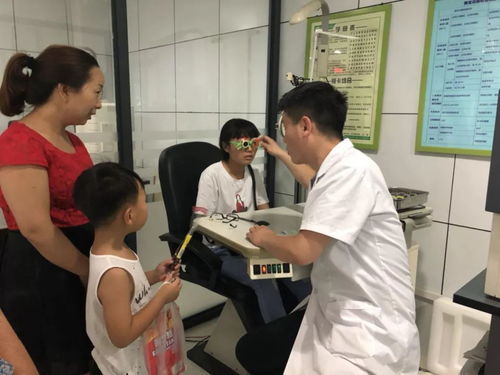 假期学生近视高发，眼科门诊迎来就诊高峰